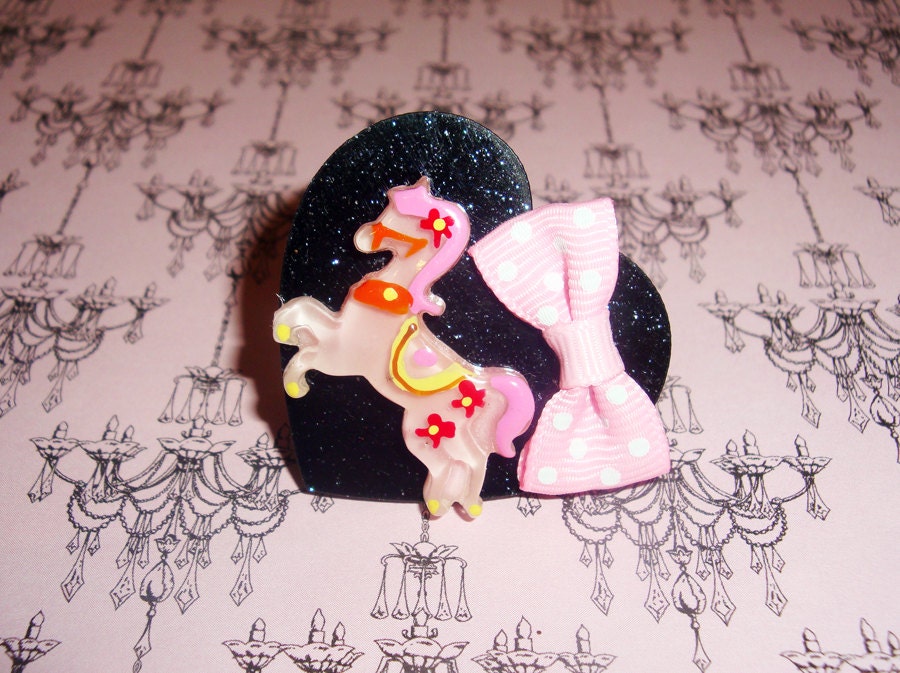 Carnival Carousel Pony Sparkly Black Heart Ring
