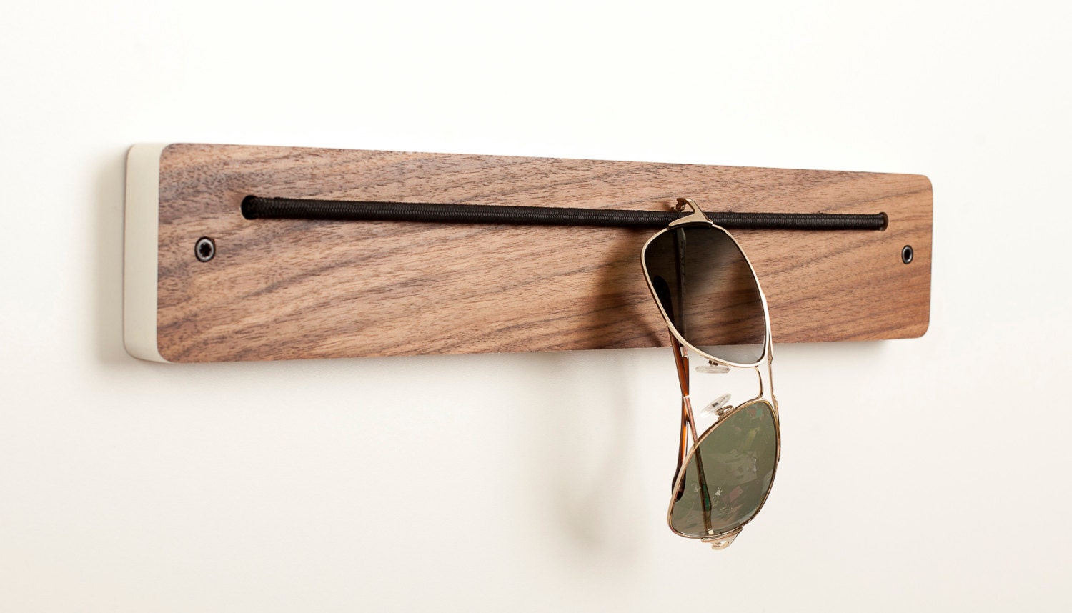i wear rack 2.0 in walnut with colored edges