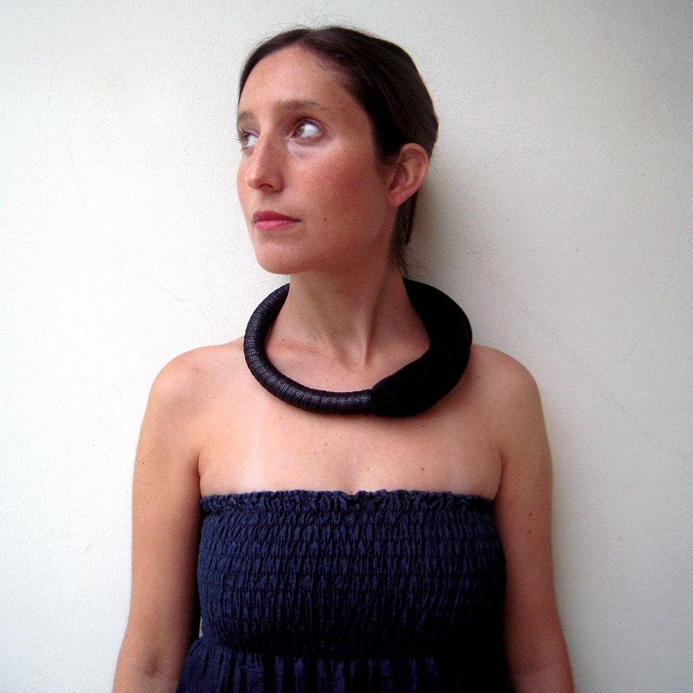 the funky party necklace - handmade in black