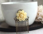 An Ivory Cream Chrysanthemum Daisy Flower Hair Comb. Bride Hair Comb, Bridesmaids Gift, Green Wedding Comb. Vintage Inspired.