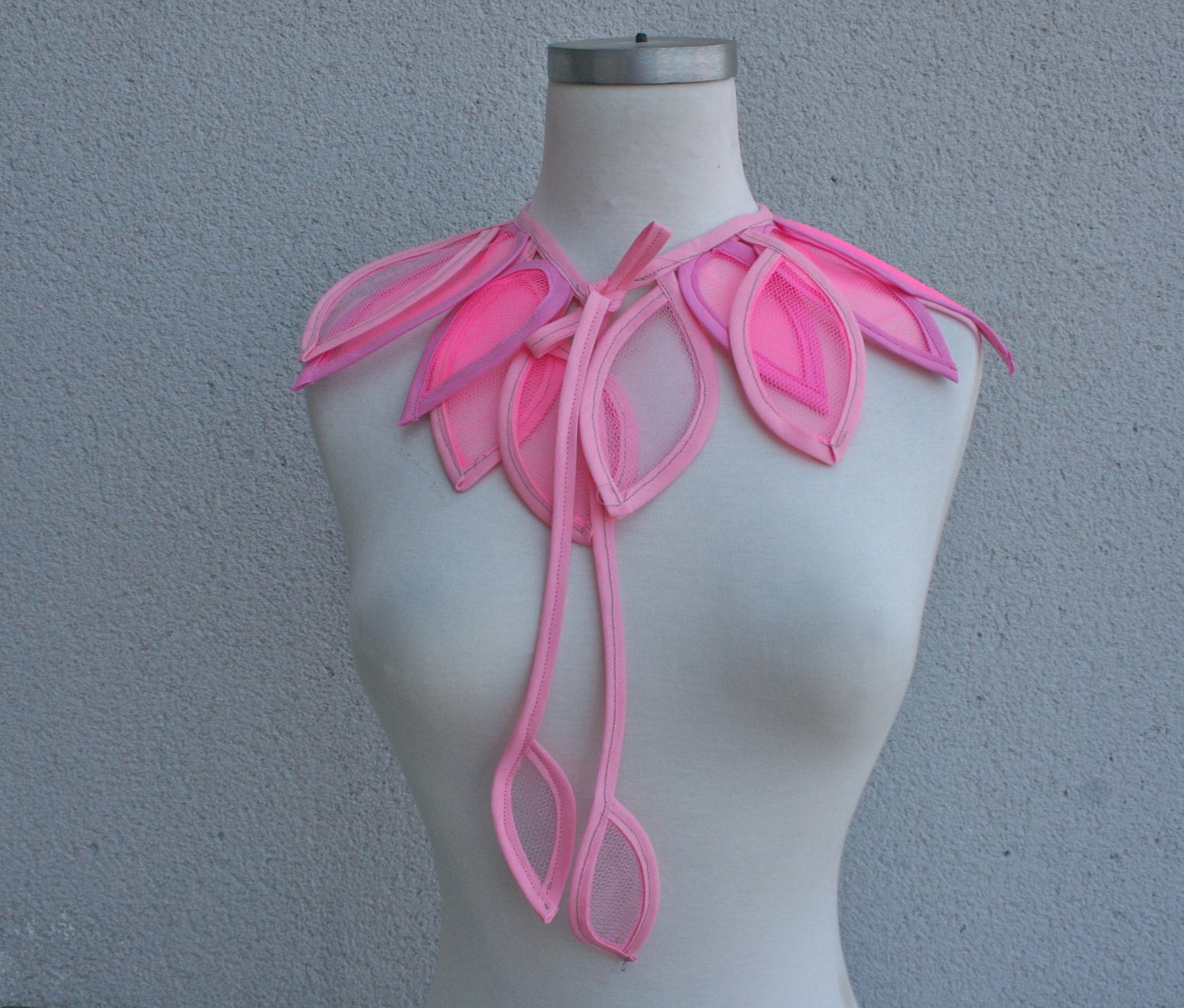 tule floral necklace in pink  - fashion accessory