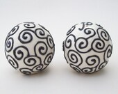Salt and Pepper Shaker  - Black and White Spiral