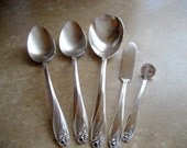 Vintage Wm Rogers International Daffodil Serving Set     Circa 1940s