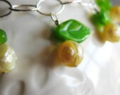 Charm Bracelet in Very Berry Yellow Pearl