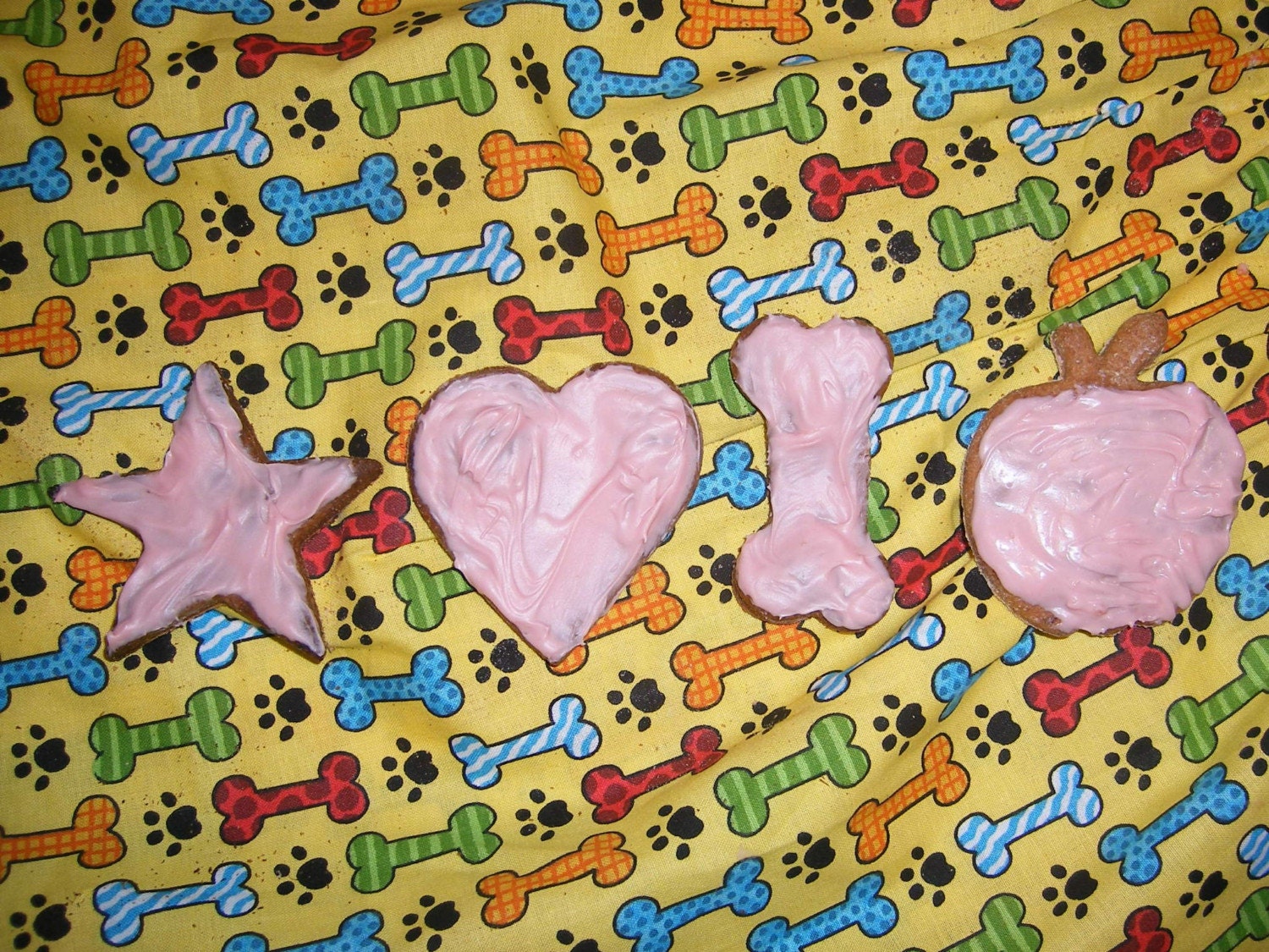 Three Mutts Organic Tail-wagin Dog Treats - 1/2 lb