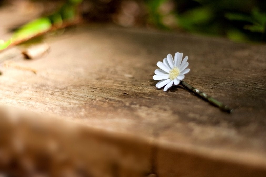daisy hair pin - paper flower accessories for everyday or special event