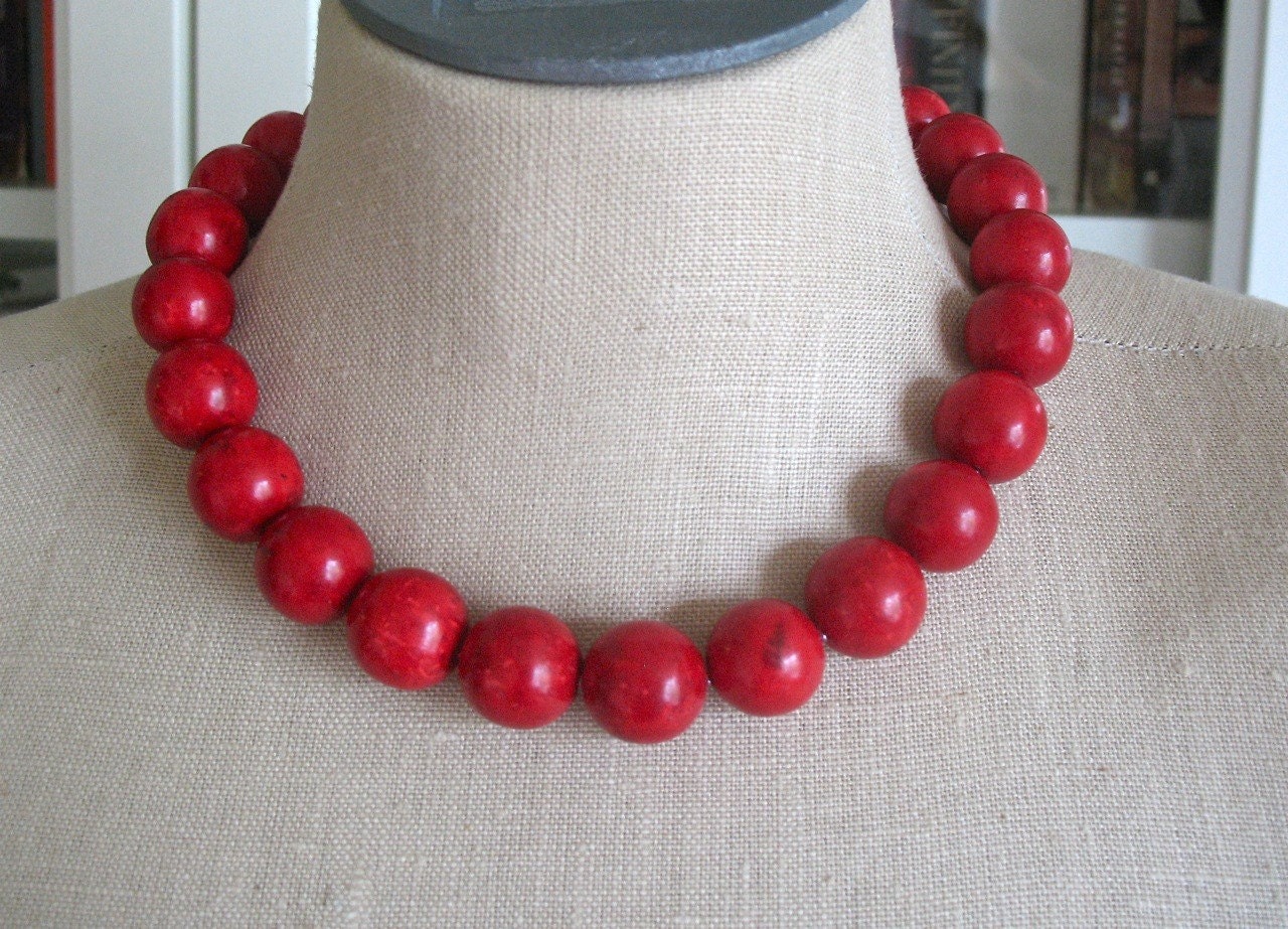 Red  Scarlet Chunky Beaded Necklace Cherry Choker "Mi Corazon"