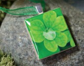 Lucky Clover.....a Scrabble tile pendant in a little tin box (Pendant, Ribbon Necklace in Tin Set) -053-