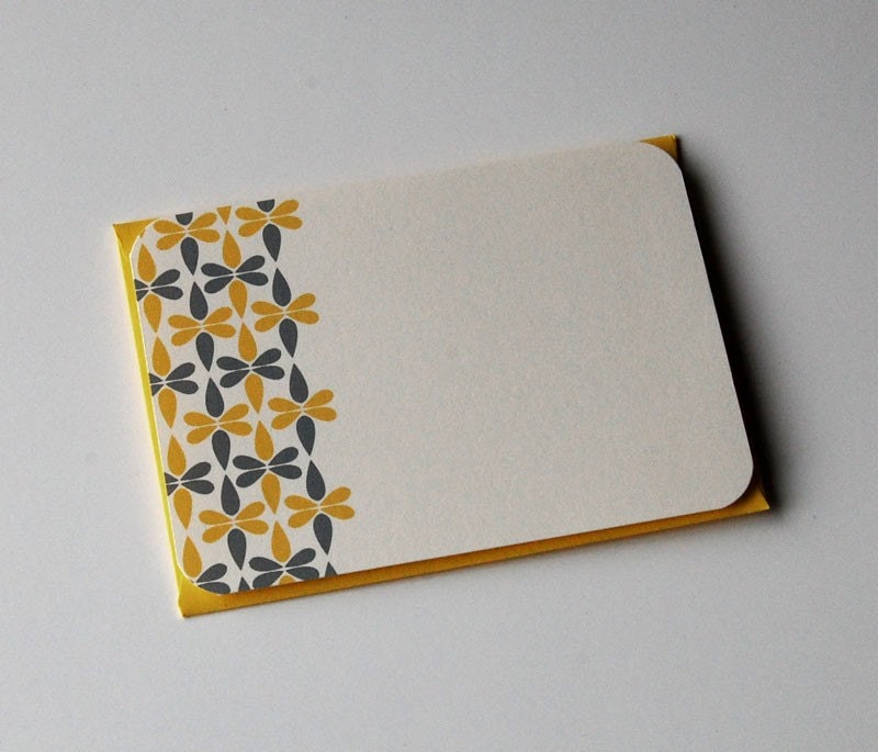 Pegs, Gray and Yellow - Flat notecards - Set of 5