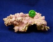 Bright Green Cthulhu Cameo Pin - Polymer Clay Lovecraft Jewelry