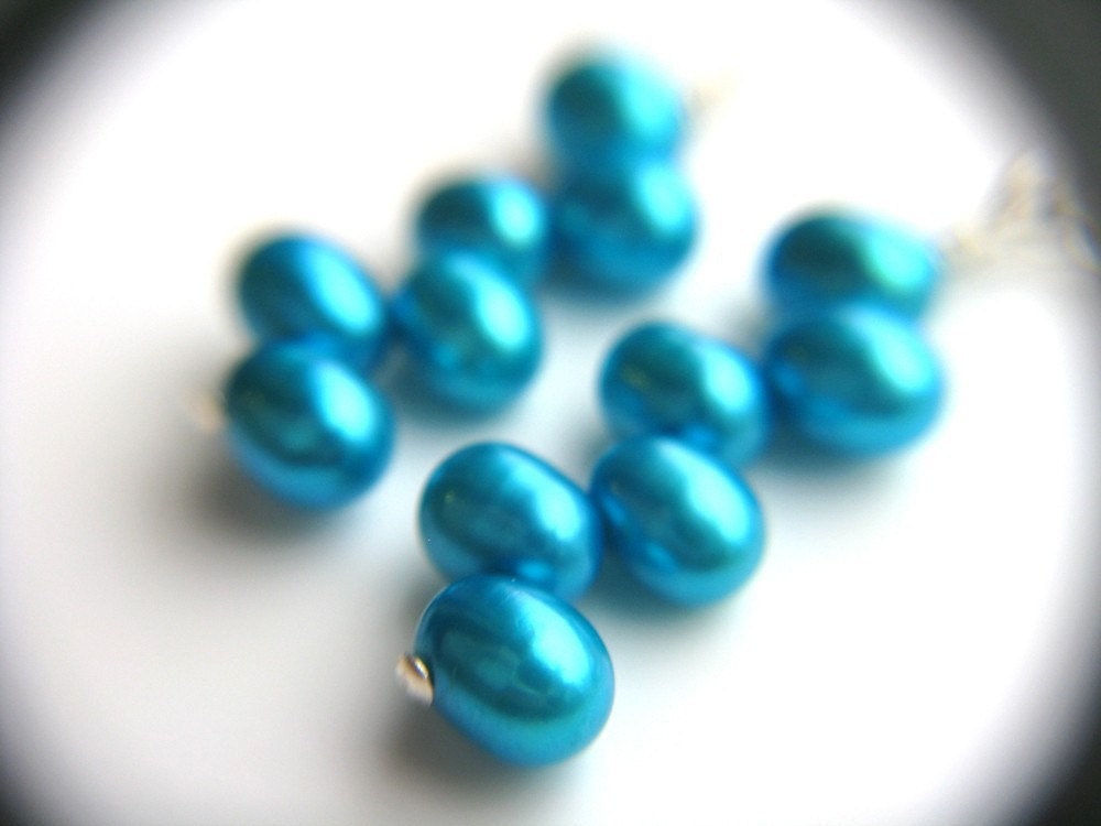 Retro 80s Neon Pendant Necklace . Sterling Silver Chain . Metallic Turquoise Freshwater Pearl Vine - Doll Collection