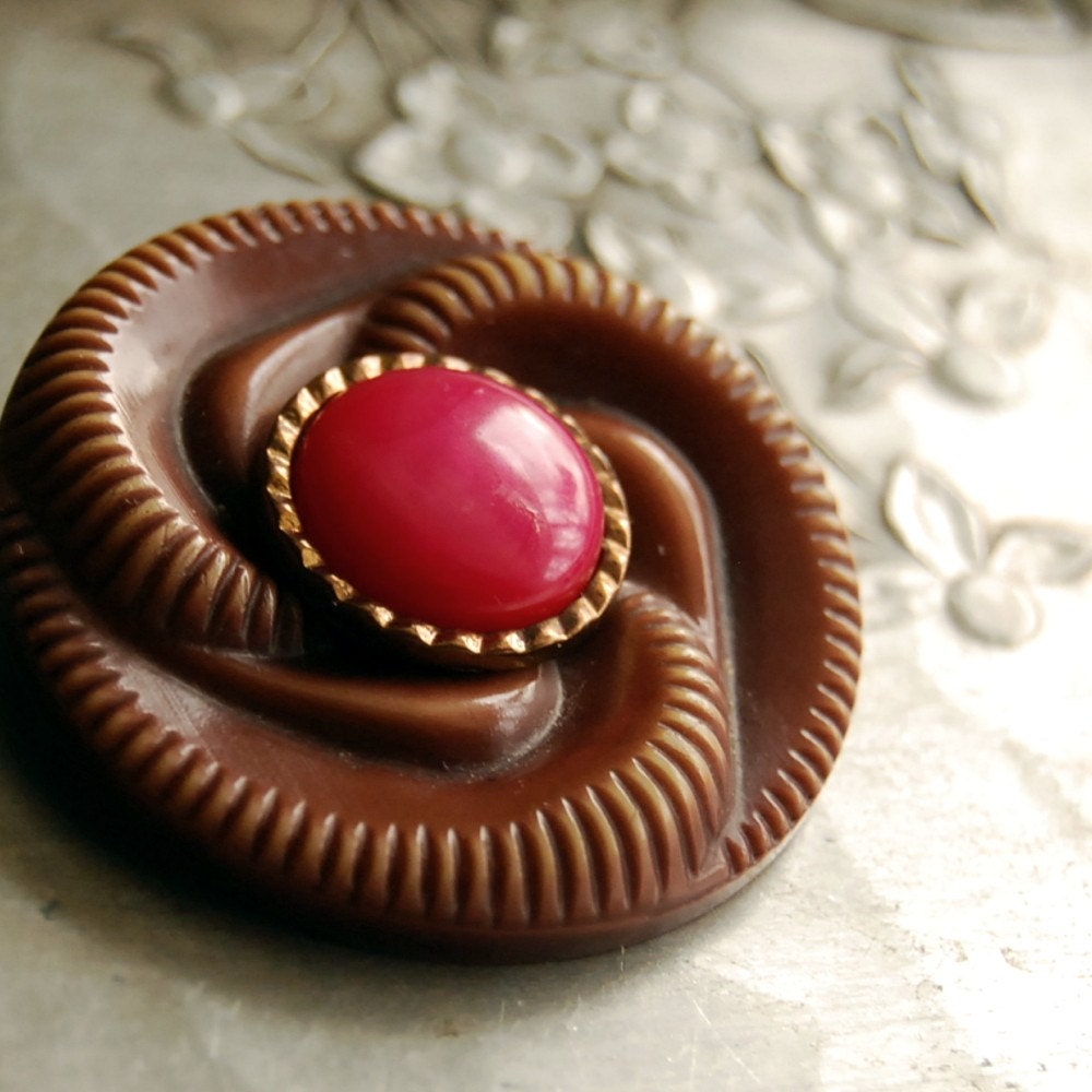Vintage Button Brooch Swirlie Girl Vintage Button Jewelry