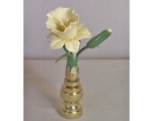 Daffodil lamp finial yellow