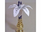 Lilly Lamp Finial  Black and White