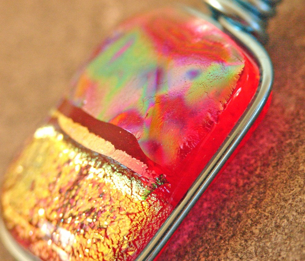 Colorful glass pendant full of shine and pink sparkle