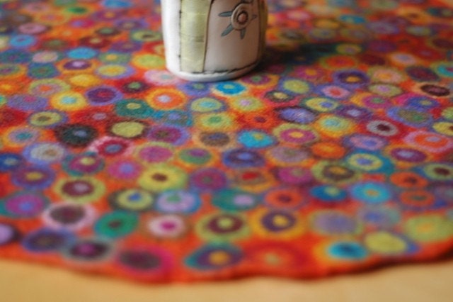 so many dots LARGE table runner