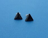 sweet jet black triangle stud earrings