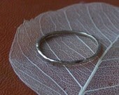 simple 10k white gold hammered stacking ring