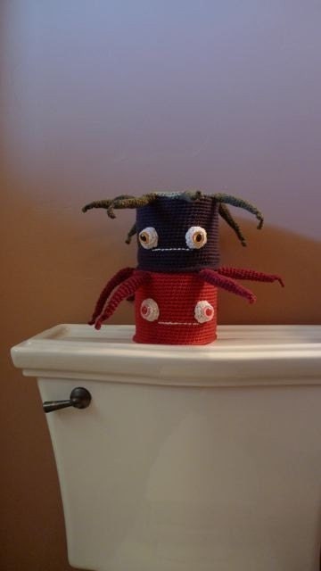 Crochet PATTERN - Super-cool monster toilet paper cozy .pdf