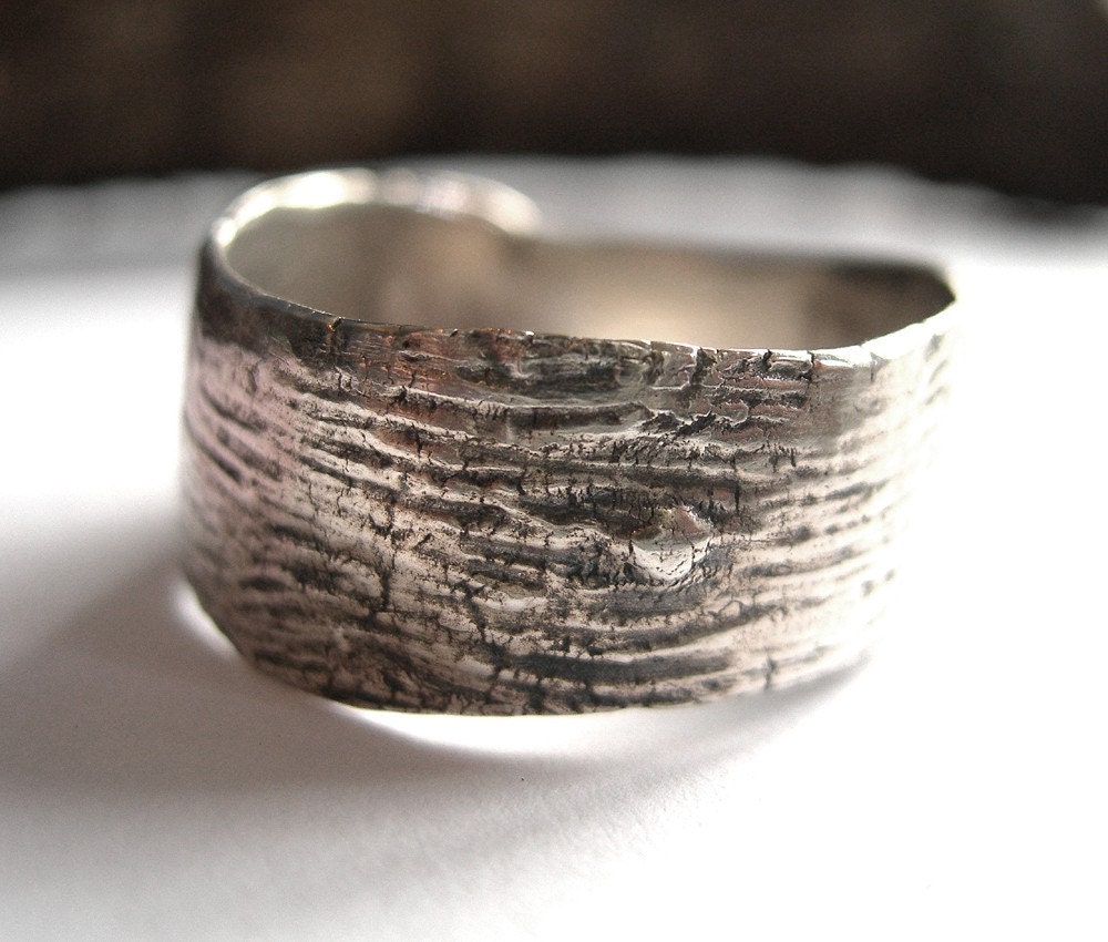 Woodgrain band ring