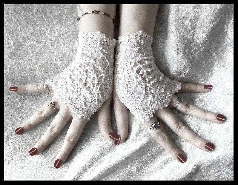 Elspeth Lace Fingerless Glove Mittens - Snow White Floral Fishnet - Gothic Vampire Lolita Wedding Fetish Belly Dance Goth Bohemian Bridal