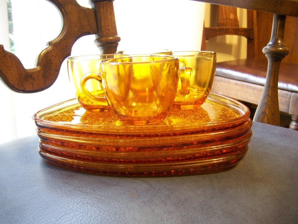 Daisy and Button vintage 1960's amber snack set from Indiana Glass