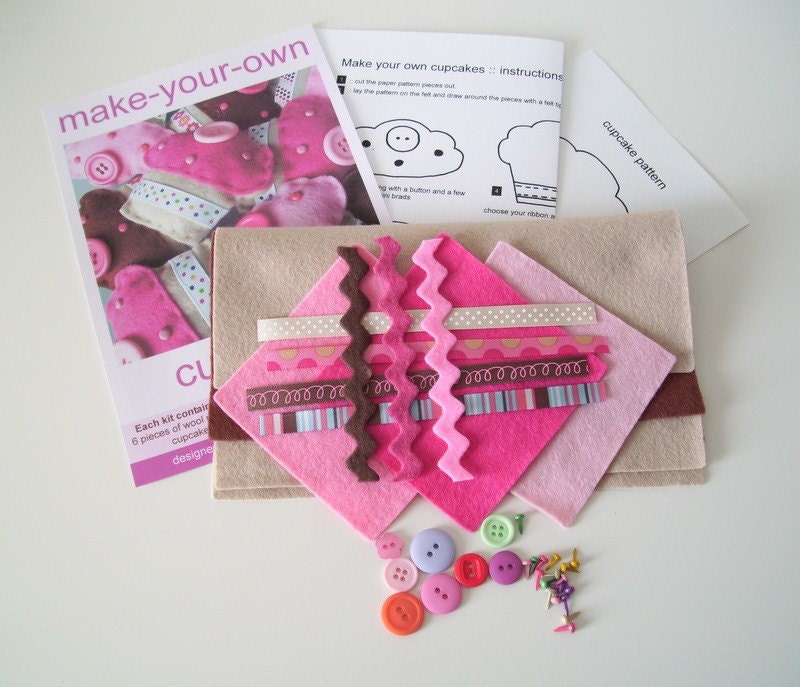 make your own CUPCAKES kit including pattern and materials for at least 6 cupcakes