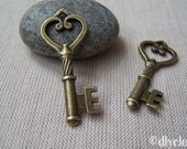 10 pcs of Antique Bronze Lovely Key Charms    18x45mm  A175