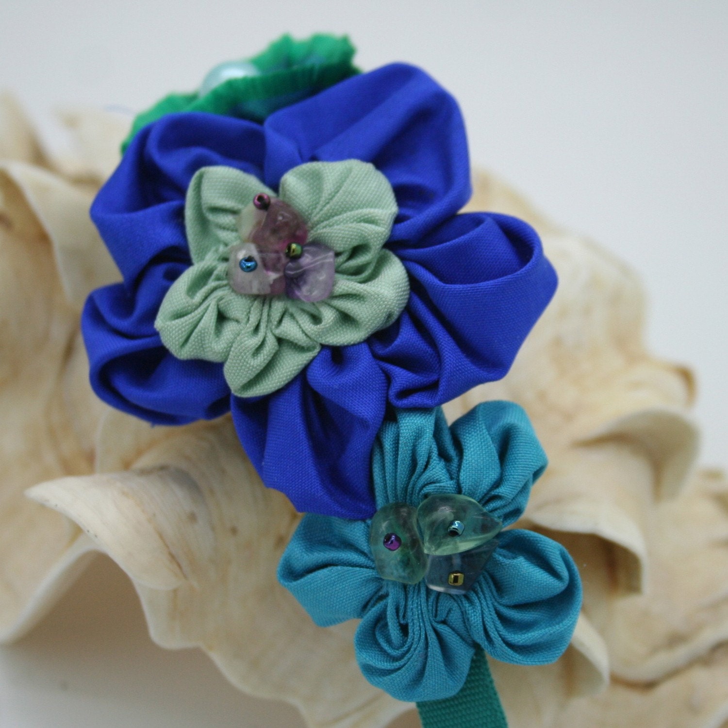 Les fleurs bracelet , featured in Bead Style magazine