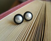 Classic Pearl Earrings in Acrylic and Pearl