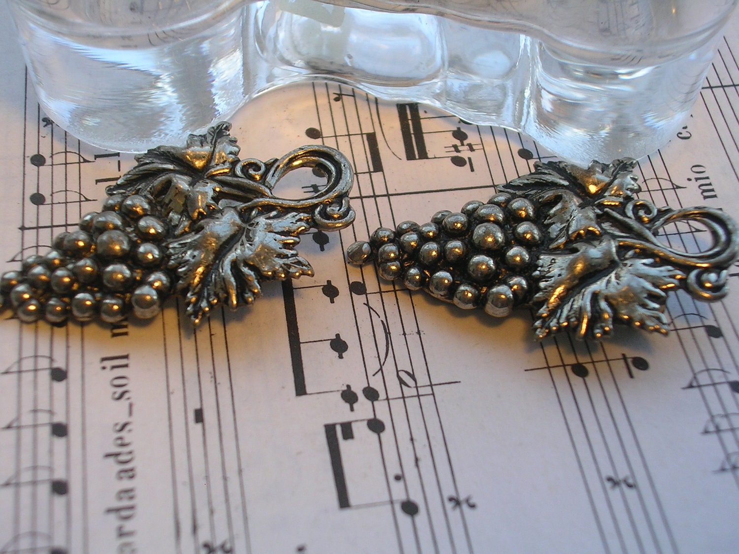 Vintage: Glorious Grape Dress Clips