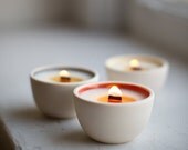 Mini candles. GARDEN (white tea, peony, berries). Pure soy votives, crackling wooden wick, modern reusable porcelain.