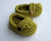 READY TO SHIP 3 to 6 Months Baby Loafer Booties, crocheted, pea green