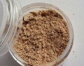 Light foundation in a 10 gram jar Mineral makeup