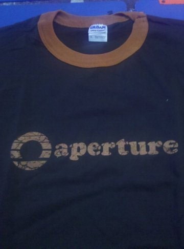 70s Retro Aperture Labs T-Shirt, Portal Fanshirt