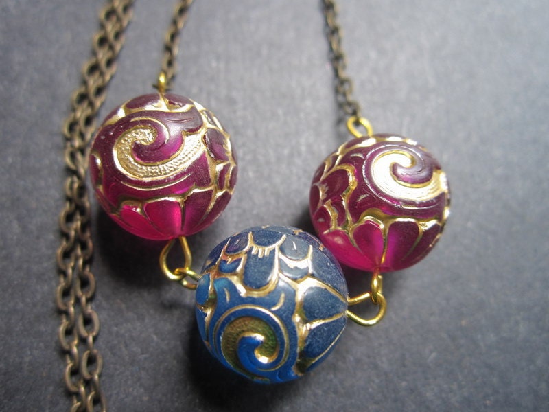 Bombay Necklace Exotic Mumbai Vintage Lucite Hot Pink Blue Gold by MinouBazaar