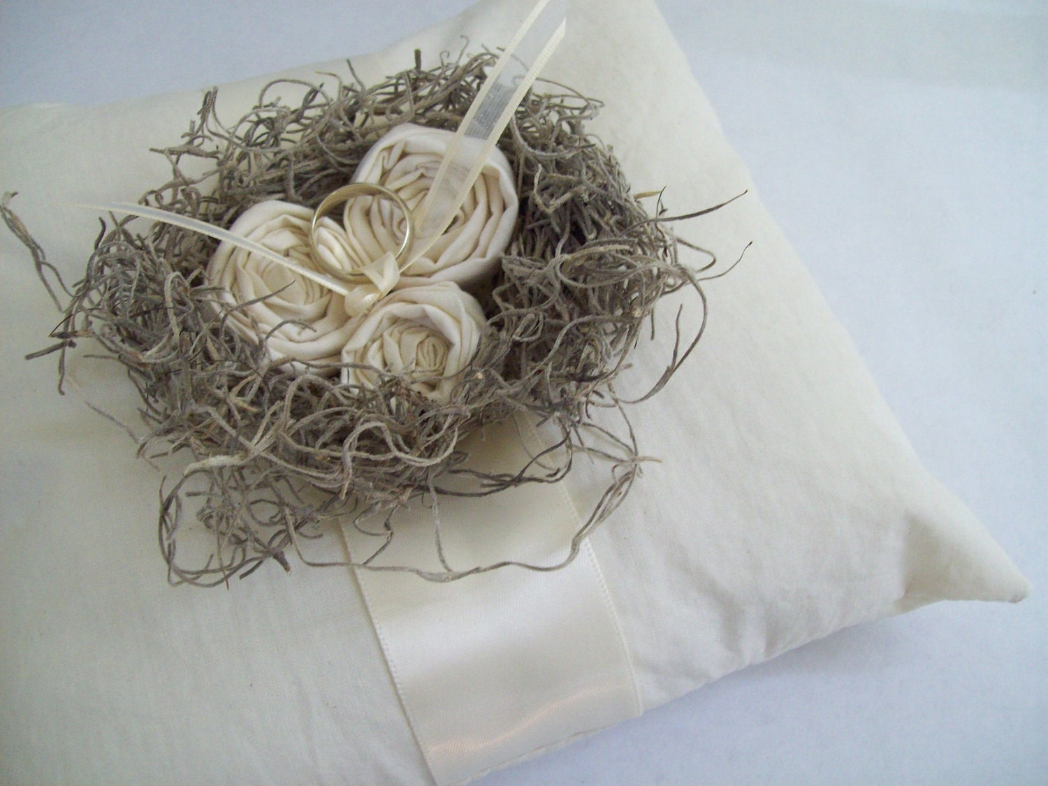 lil nest... natural cotton ring pillow