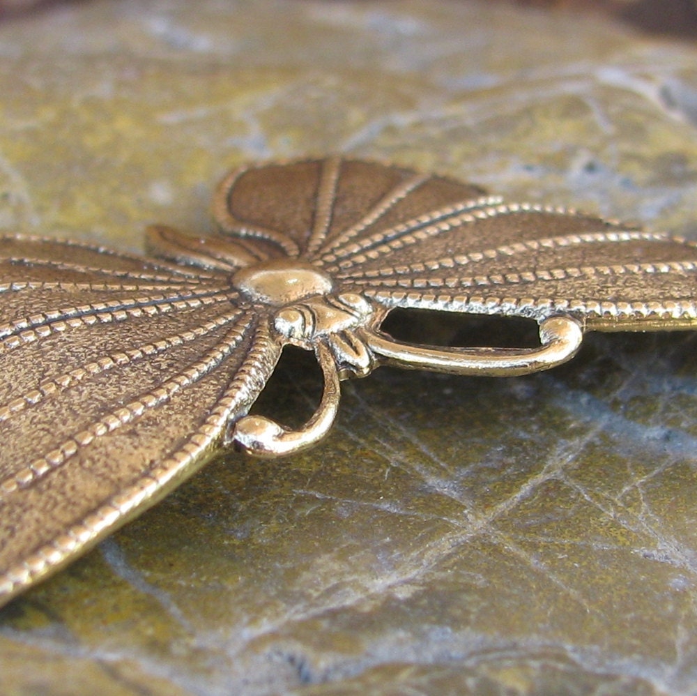 Sale - 1 New Antiqued Gold Brass Butterfly Metal Stampings Jewelry Finding Embellishment CO038