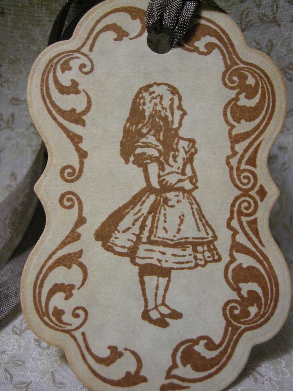 Alice in Wonderland Gift Tag - Alice with Flourish border - hang tag, ephemera, bookmark tag, fantasy, adventure, fairy tale - Set of 5