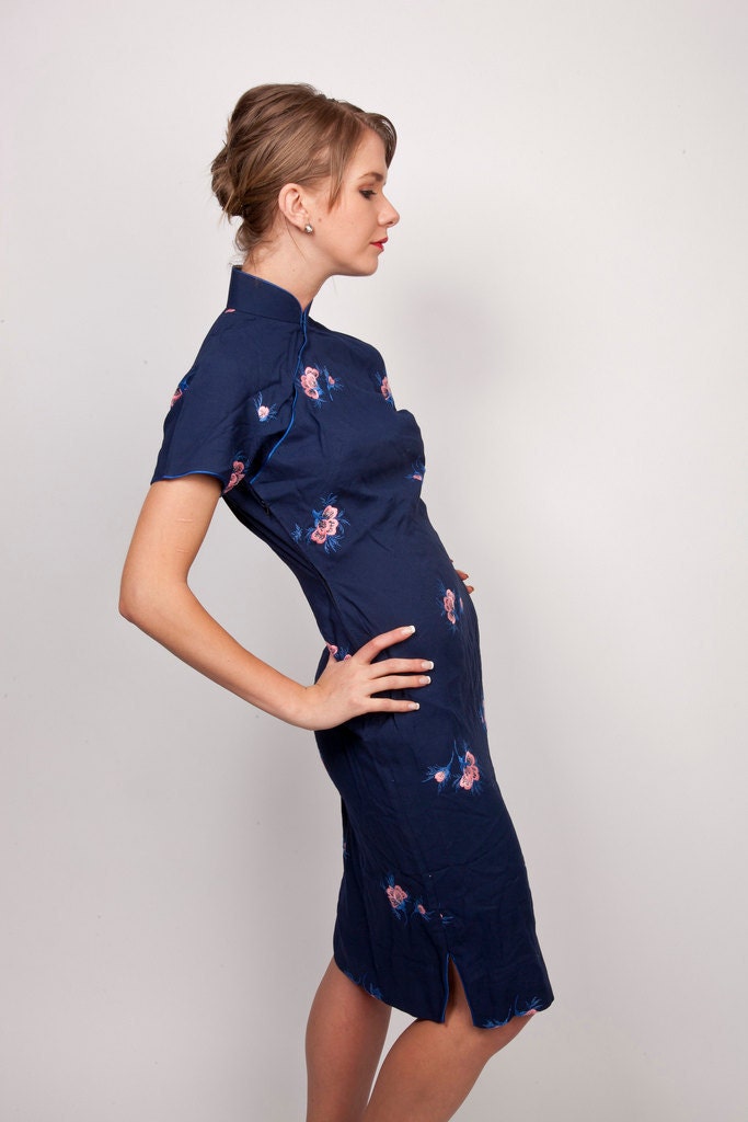 Vintage 50s Chinese Cheongsam Cocktail Dress in Midnight Navy Blue and Hot Coral Pink Oriental Exotic Ethnic Elegance at its best 0310