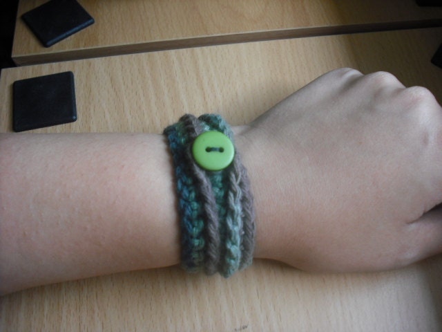 Crochet Bracelet Cotton Single Button in Camo Green