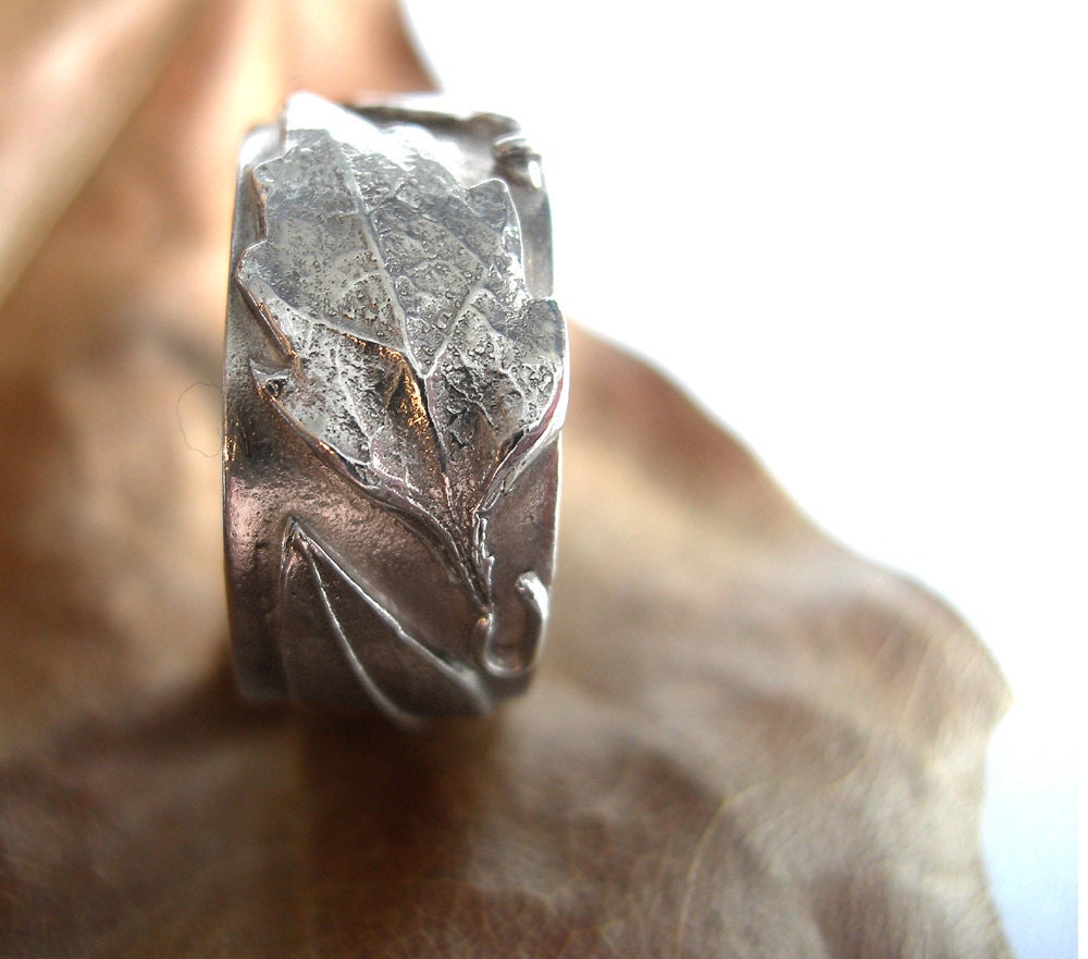 Recycled silver band ring with tiny leaves