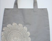 Doily canvas tote style hand bag in Grey.