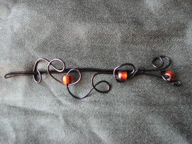 Black shawlpin or hairslide