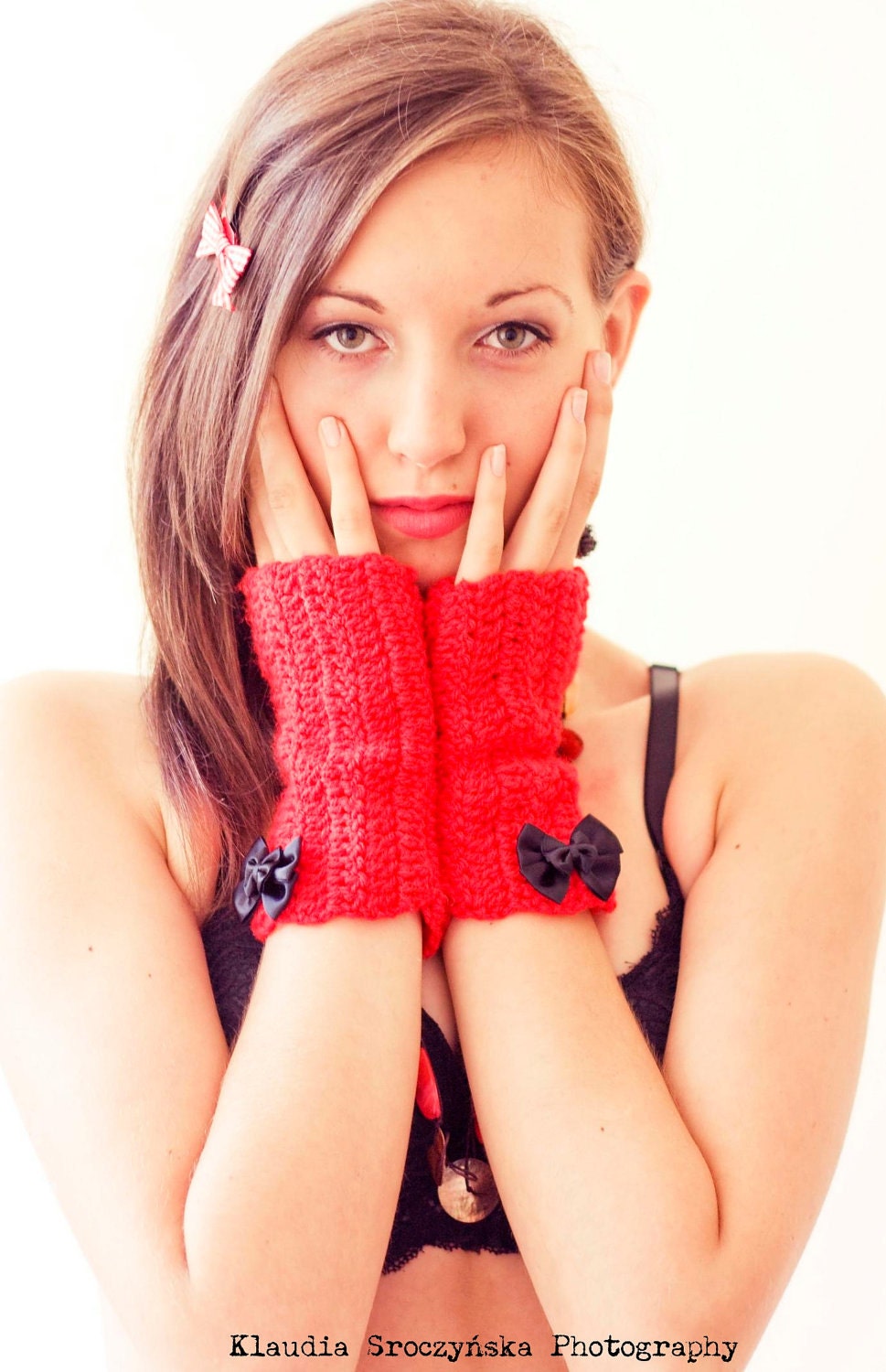Ladylike  fingerless gloves in red