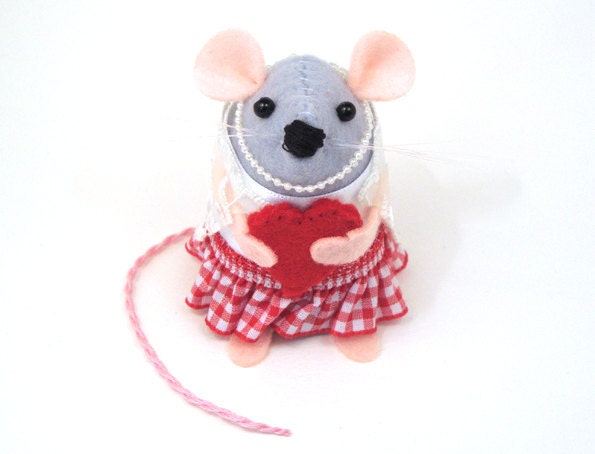 etsyxo Valentines day love heart  mouse ornament felt rat hamster mice cute gift for animal lover or collector - Honey - READY TO SHIP