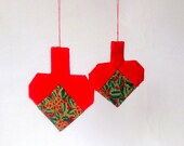 2 hearts ornaments patchwork red green handmade
