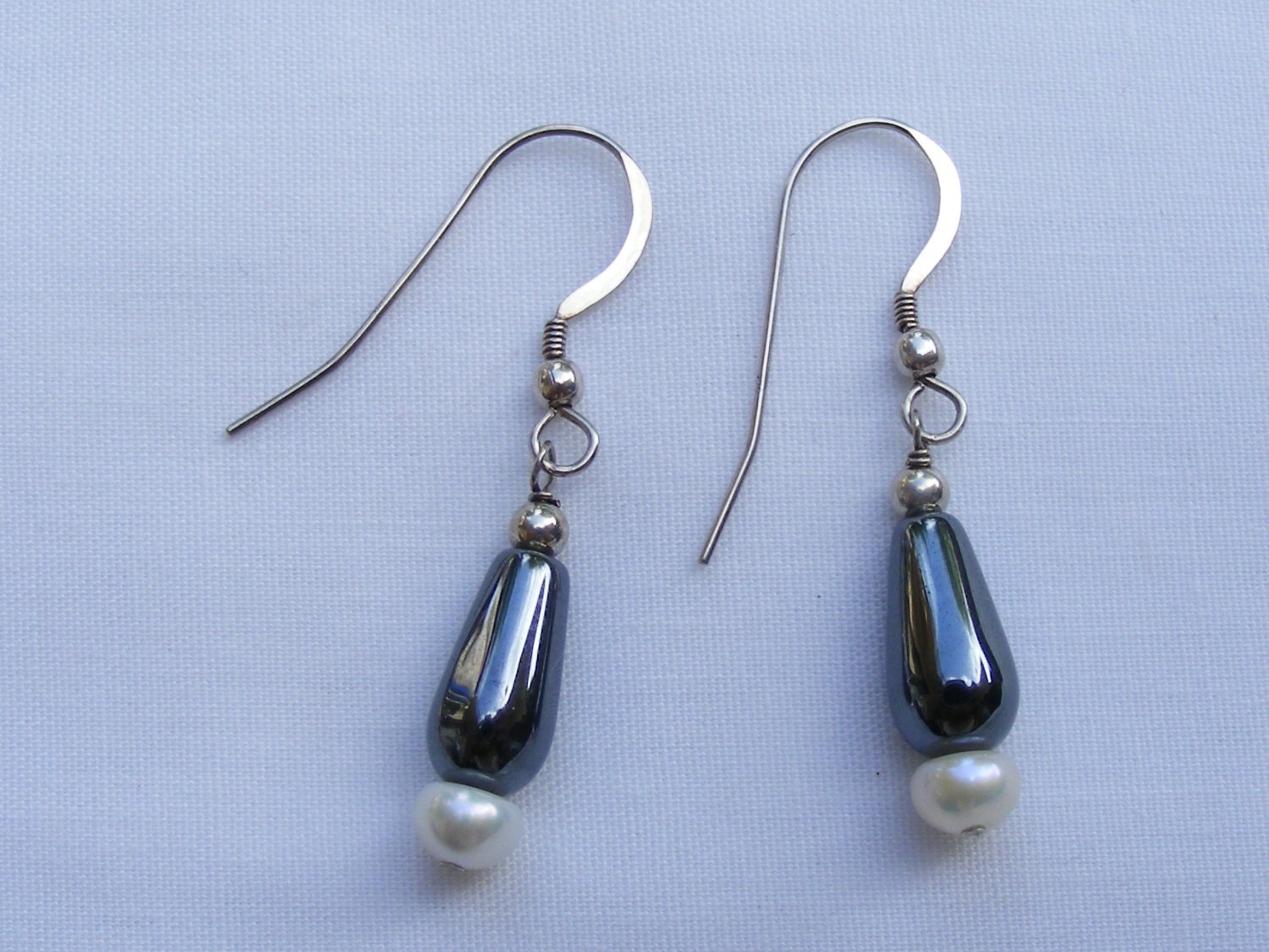 Dangling Black & White Earring