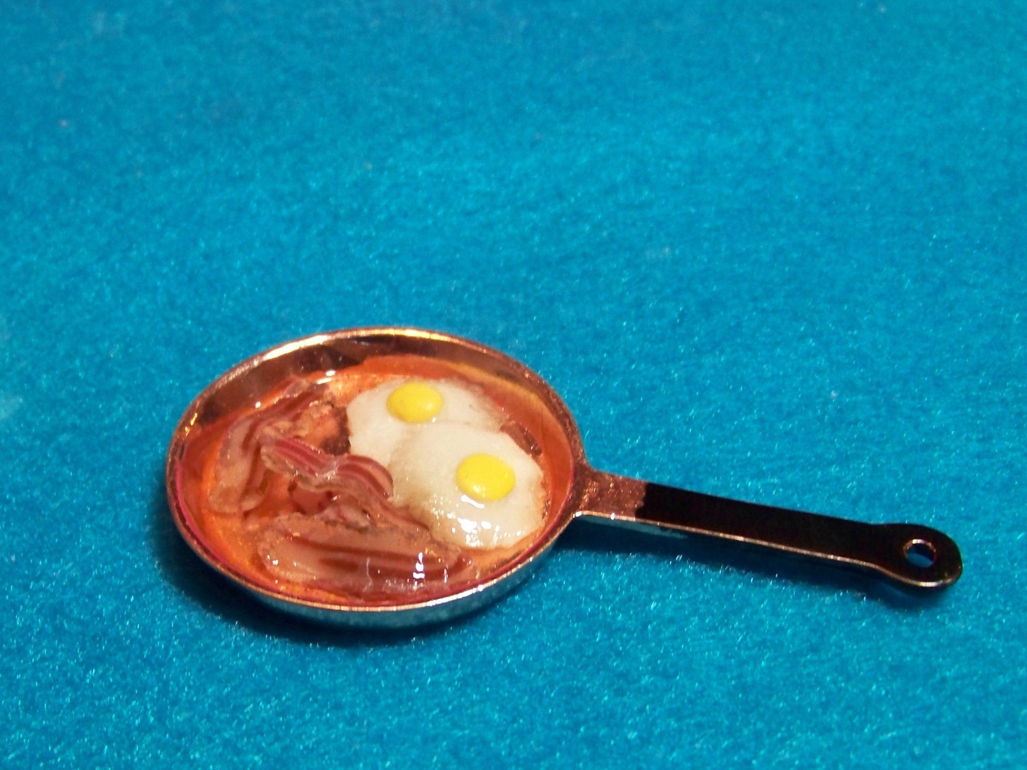 One Twelth Scale Dollhouse Miniature Fried Eggs Sunny Side Up and Bacon Skillet 1:12