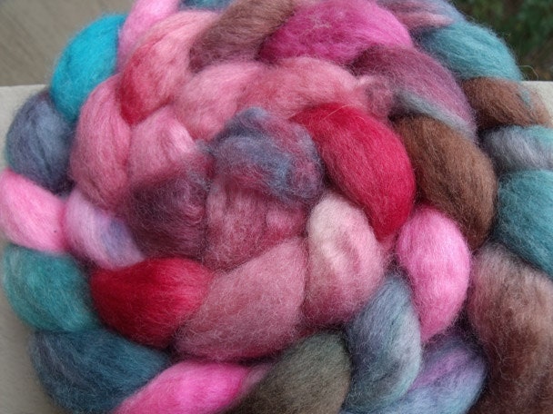 4 oz BFL Roving in Old Pin-ups